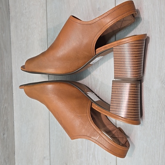 Clarks Collection  Women's Soft Cushion Peep Toe Heels Shoes Sz 10M - Picture 6 of 12